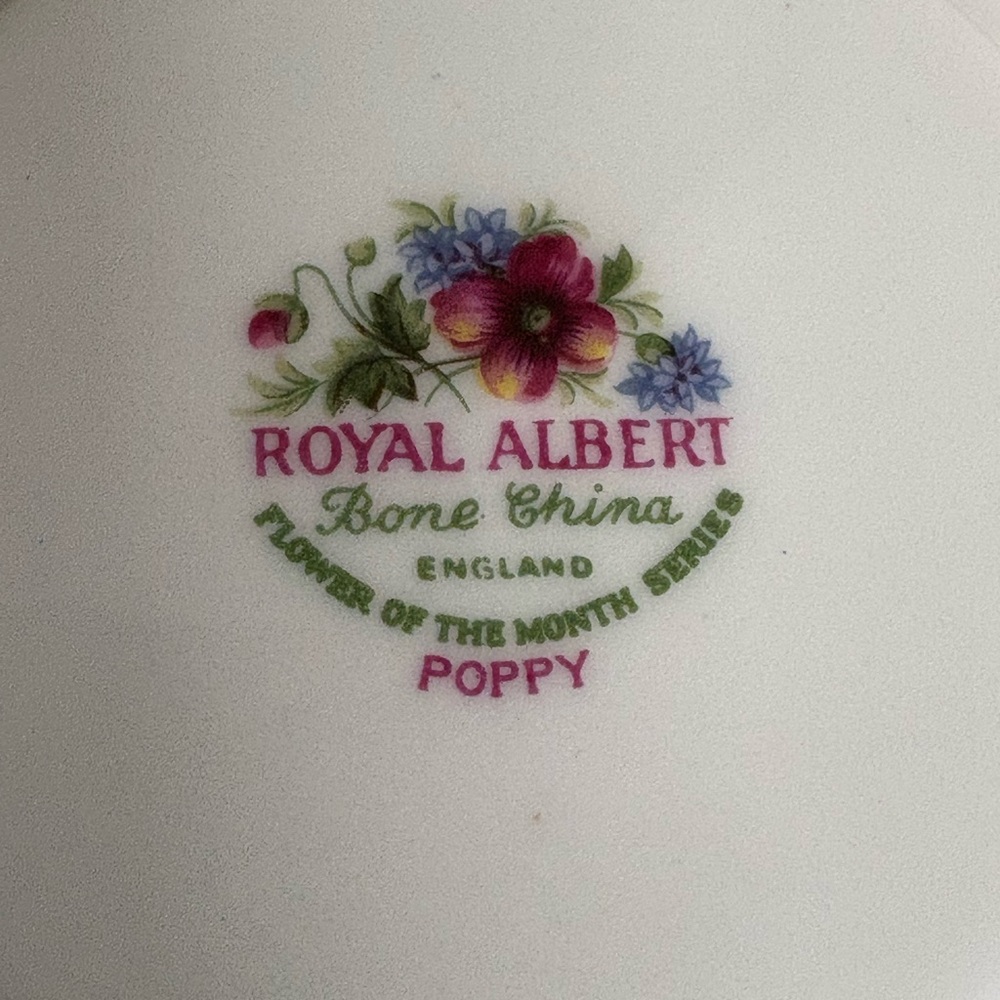 Royal Albert Bone China Flower of the Month August Poppy Teacup & Saucer - Picture 8 of 14
